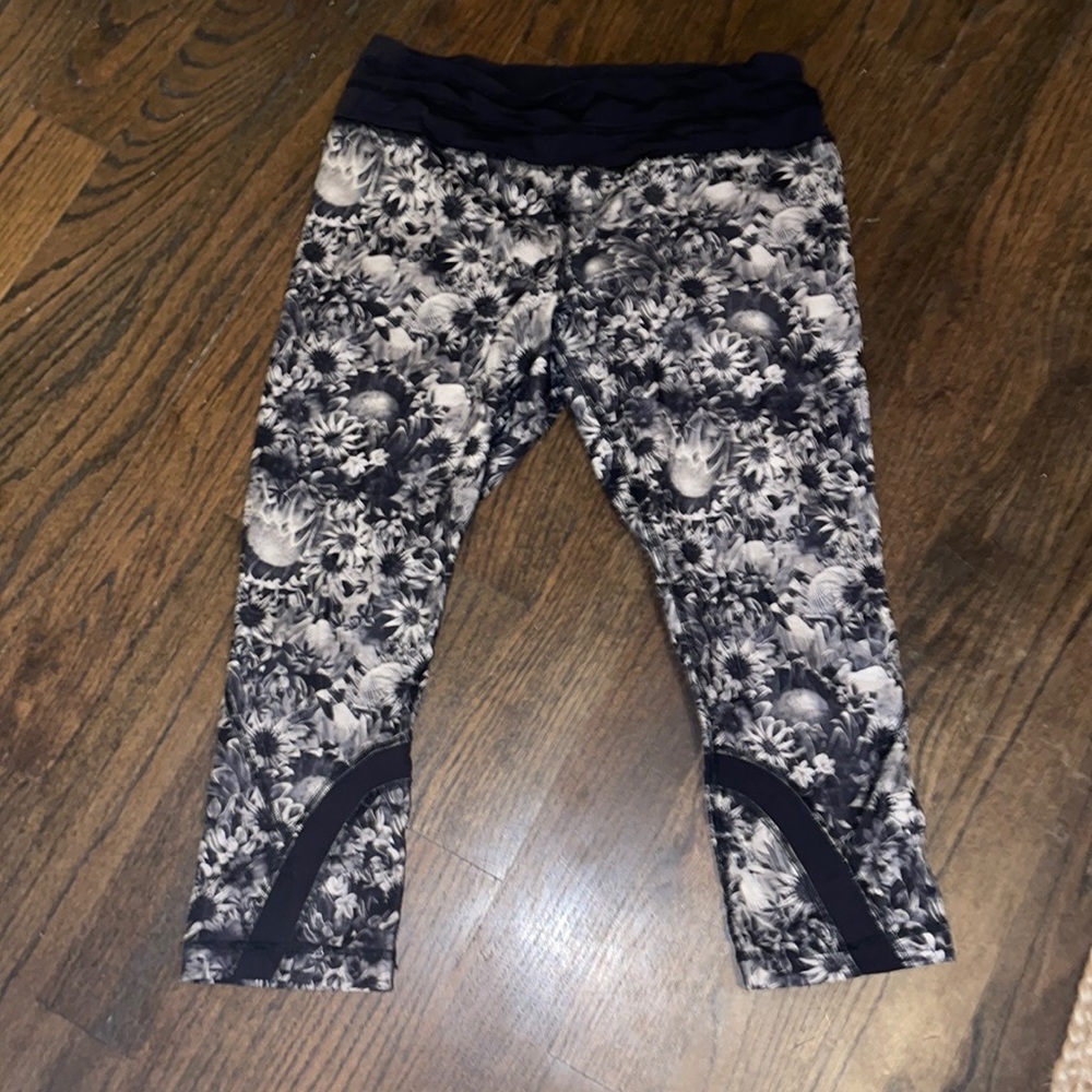 Lululemon size 10 running legging.